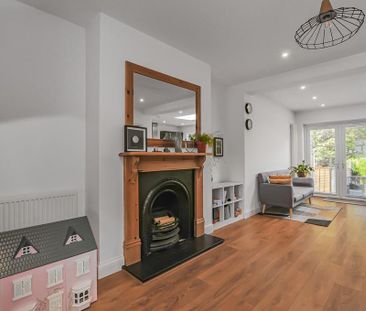 4 bedroom semi-detached house to rent - Photo 4