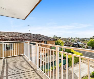 Newly renovated 2-bed apartment with stunning city views - Photo 4
