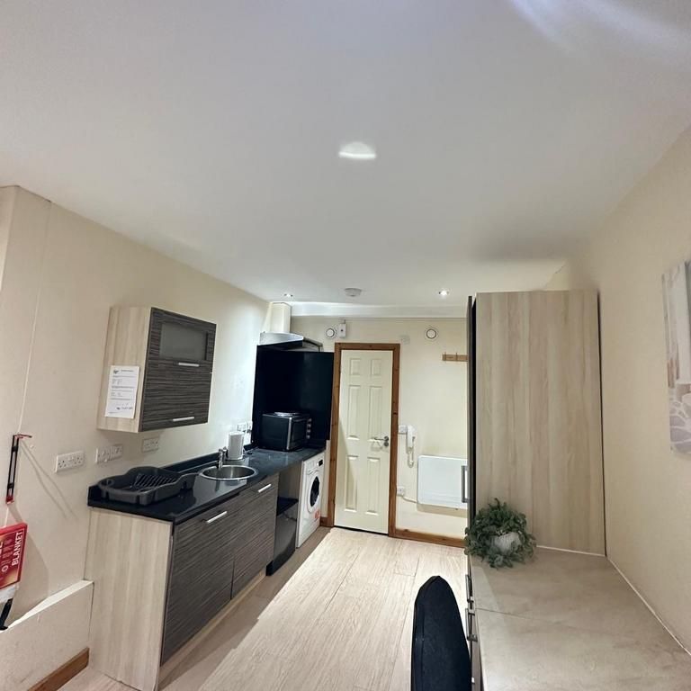 Studio to rent - Photo 1