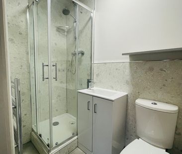 1 Bed Flat, Commercial Street, LS27 - Photo 3