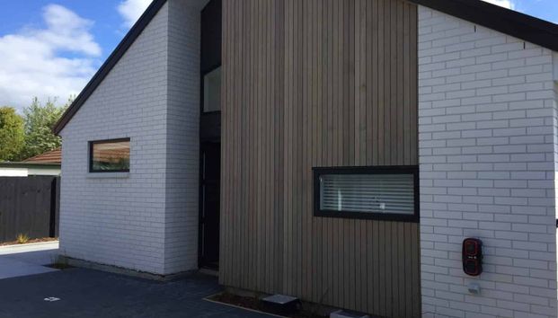 Brand New, Stylish One Bedroom Plus Study Townhouse! - Photo 1