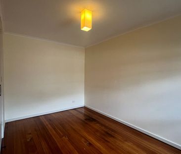 Quaint, Low Maintenance & Impeccably Positioned - Photo 1