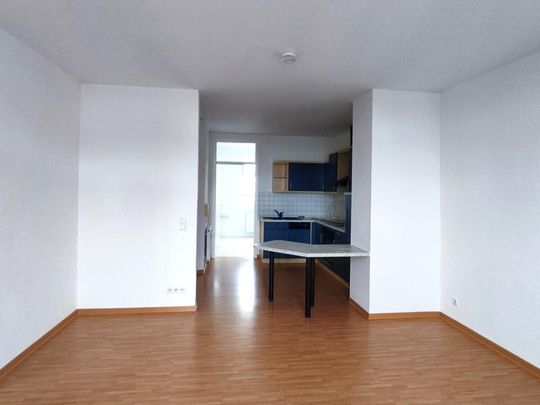 2-Zimmer-Dachgeschoss-Wohnung mit Einbauküche! - Photo 1