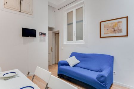 Spacious exterior room in Plaza Mayor - Photo 2