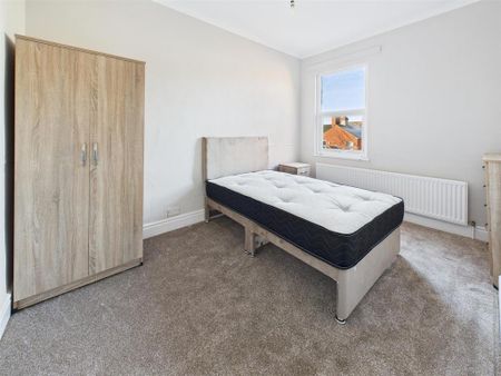 1 bedroom in a house share to rent - Photo 3