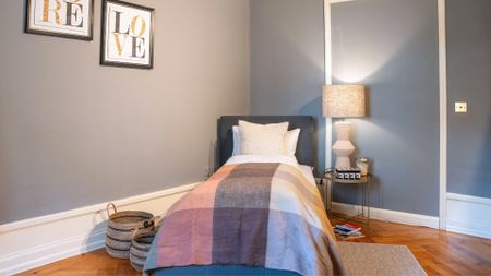 TOWNHOUSE-FEELING - APPARTEMENT DE 3,5 PIÈCES AVEC JARDIN À ZURICH SEEFELD - Foto 3