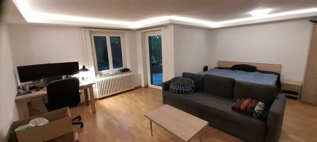 Appartement moderne de 1,5 pièce, meublé sur demande, avec sièges extérieurs ! - Photo 1