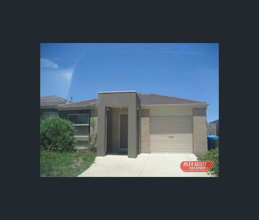 16b Fleur Court, Narre Warren South, Vic 3805 - Photo 2