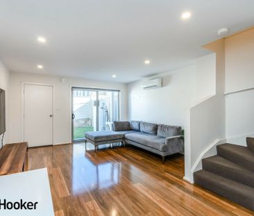 Close to parks, cycle paths and natural bushland - Photo 2