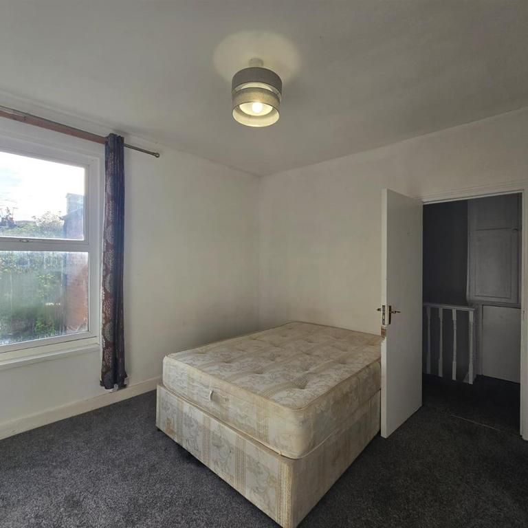 4 bedroom terraced house to rent - Photo 1