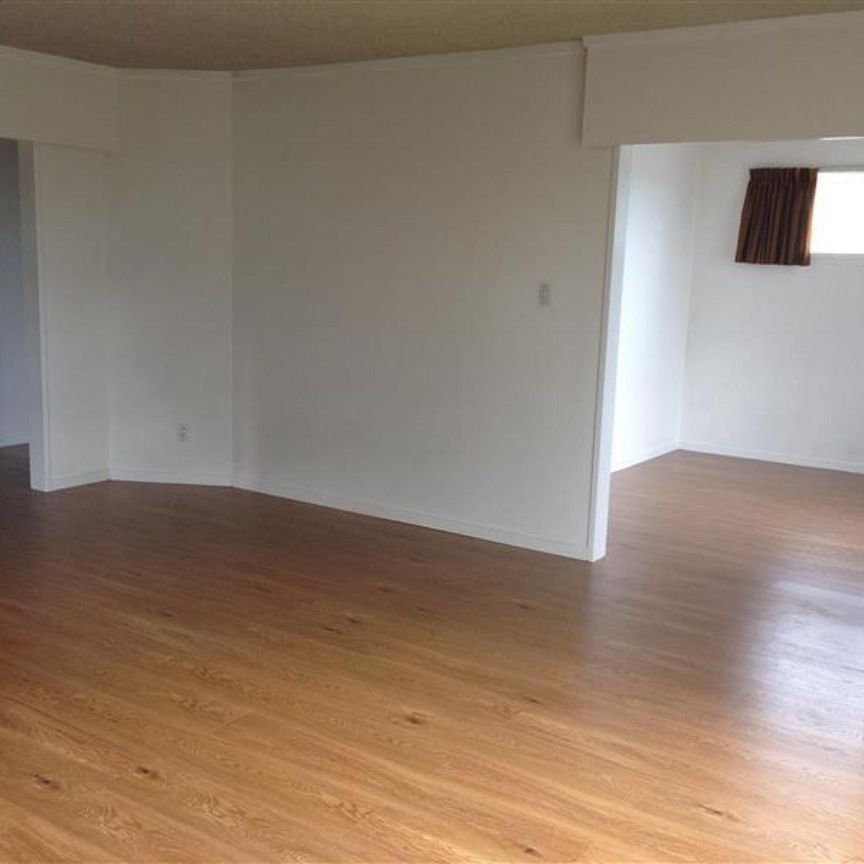 78 Ravenwood Drive,Forrest Hill - Photo 1