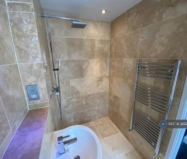 2 bedroom semi-detached house to rent - Photo 6