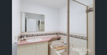 7 Gallery Gate Road, Yallambie, Vic 3085 - Photo 4