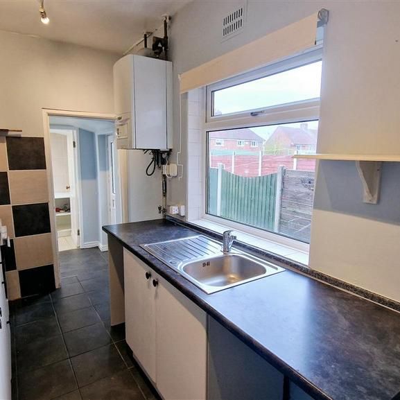 3 bedroom semi-detached house to rent - Photo 1