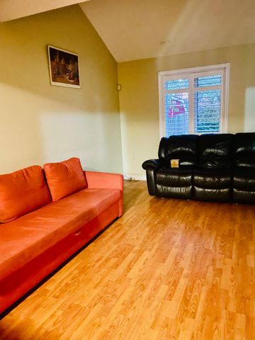 For Lease - 118 Banting Crescent, Brampton, Ontario - Photo 2