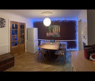 Room in a Shared House, Denmark Road, S2 - Photo 3