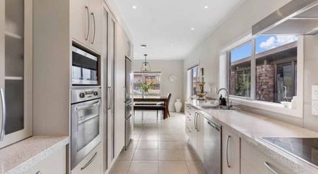 HOWICK - Lovely 3bdrm with garage. Warm and Sunny - Photo 4