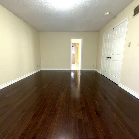 For Lease - 6 Winding Court, Toronto, Ontario - Photo 4