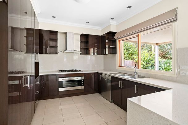 Spacious Family Living with Modern Comforts - Photo 1