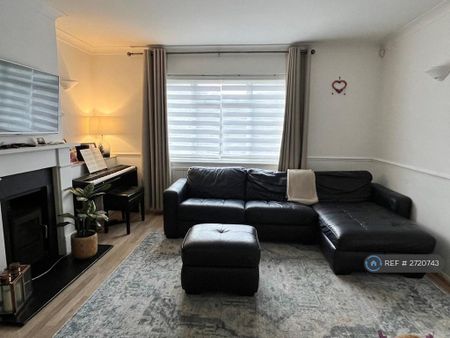 3 bedroom semi-detached house to rent - Photo 5