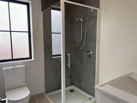 Waltham – Modern Townhouse, 2 Bedroom + Study Nook, Single carpark - Photo 2