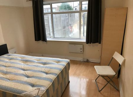 Room in a Shared House, Review Road, NW2 - Photo 4