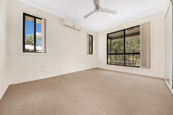 SPACIOUS FAMILY HOME WITH AIR CONDITONING - Photo 1