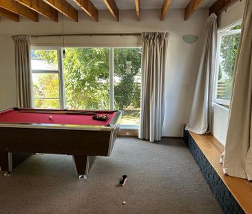 Large family home with huge garden space - Photo 2