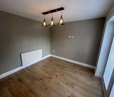 4 bedroom detached house to rent - Photo 3