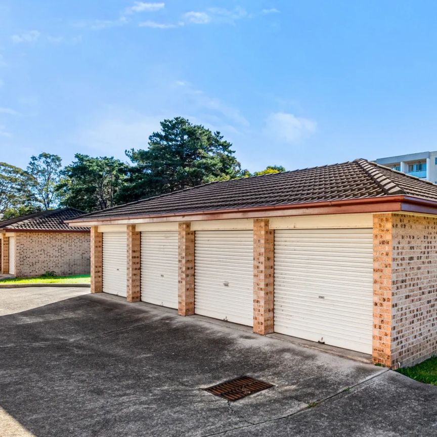 Stylish, Low-Maintenance Townhouse in a Prime Location - Photo 1