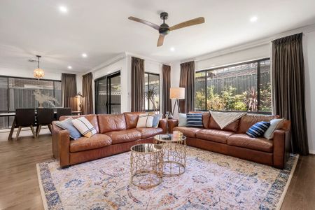 Your Grand Dream Home Has Arrived - Luxury, Comfort & Convenience !! - Photo 2