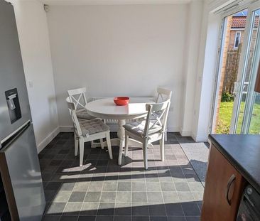 3 bedroom semi-detached house to rent - Photo 2