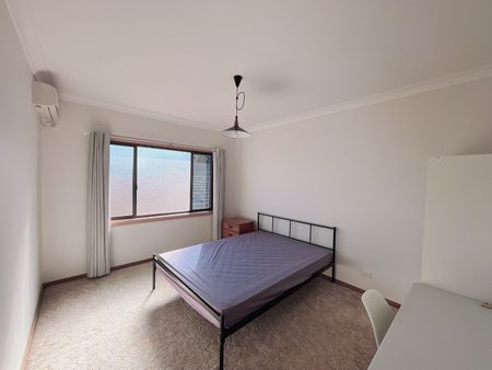 Yagoona - Photo 5