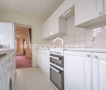 3 bedroom end of terrace house to rent - Photo 1