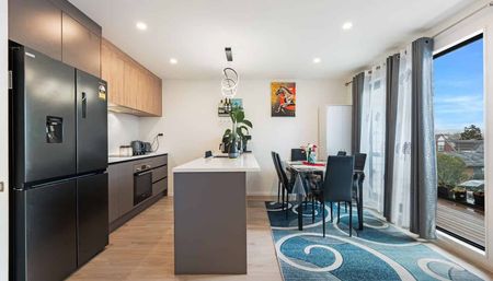 Modern, Stylish 3-Bedroom Townhouse for Rent in He - Photo 4