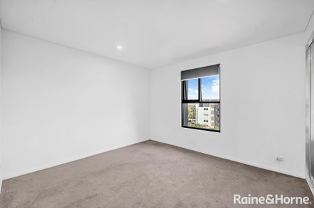 Immaculate Two Bedroom Apartment In Convenient Location - Photo 3