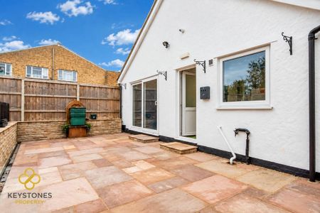 6 bedroom detached bungalow to rent - Photo 4