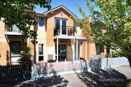 Space and style with ultimate liveability - Photo 2
