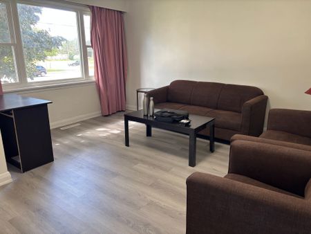 For Lease - 94 Taunton Road Unit# Upper, Oshawa, Ontario - Photo 3