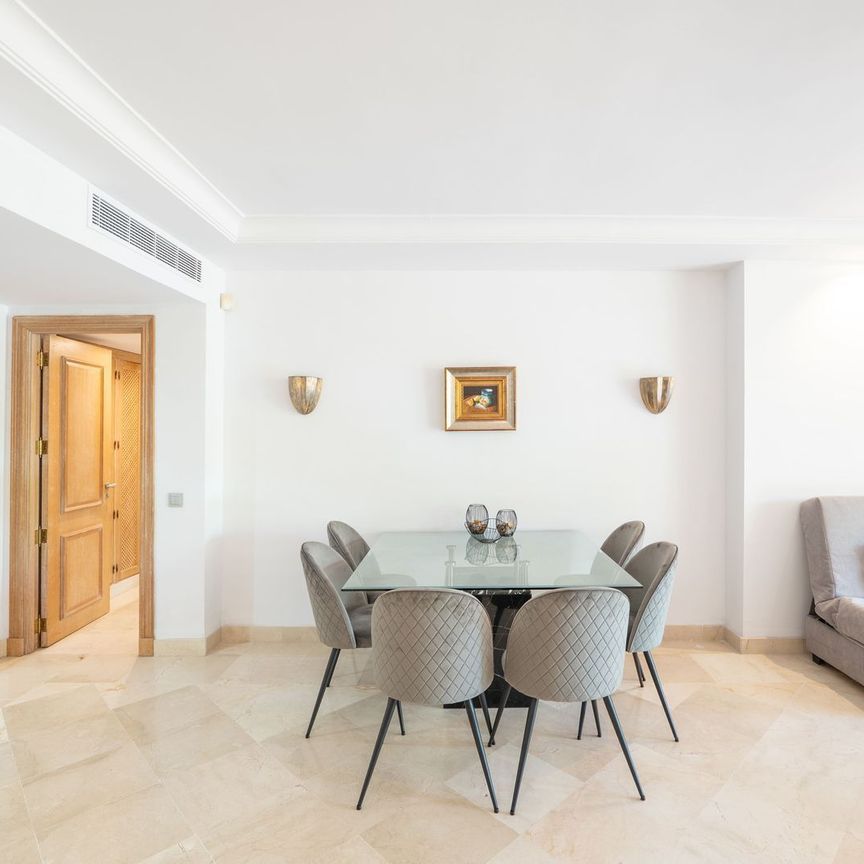 Middle Floor Apartment in Estepona - Photo 1