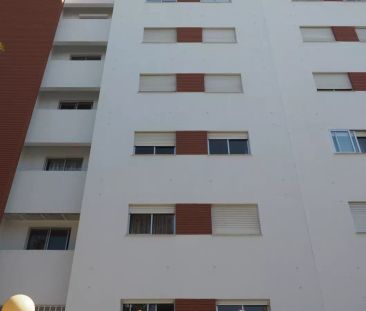 Cosy room for rent in 4-bedroom apartment in Almada - Photo 2