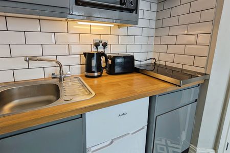 Morris Road, SO15 - Photo 5