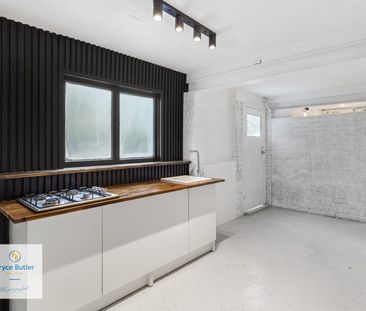 UTILITIES INCLUDED: WATER, ELECTRICITY, GAS & INTERNET...EASY ACCES... - Photo 2