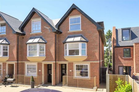 A superb four bedroom home set within a secure and secluded gated development. - Photo 4