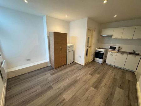 Studio to rent - Photo 2