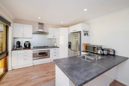 “3 BEDROOM 2 BATHROOM - LOCATION PLUS.” - Photo 3