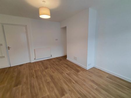 Westfield Place, Yeovil - Photo 2