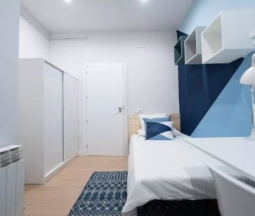 Room in a shared 5-bedroom apartment for rent in la Dreta de l'Eixample. - Photo 4