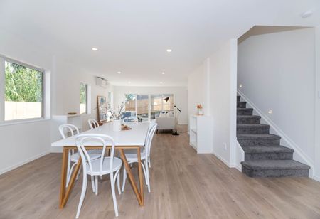 **Welcome to 27 Sunshine Boulevard, Sunnyvale!** - Photo 3