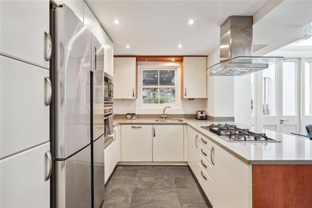 3 bedroom flat to rent - Photo 5